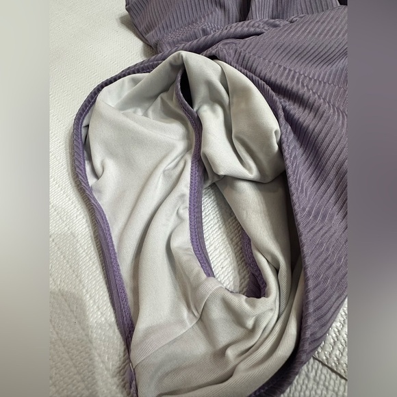 Women’s Swimsuit One Piece Purple Ribbed Lined Removable Pads Wireless Large EUC - Picture 8 of 12